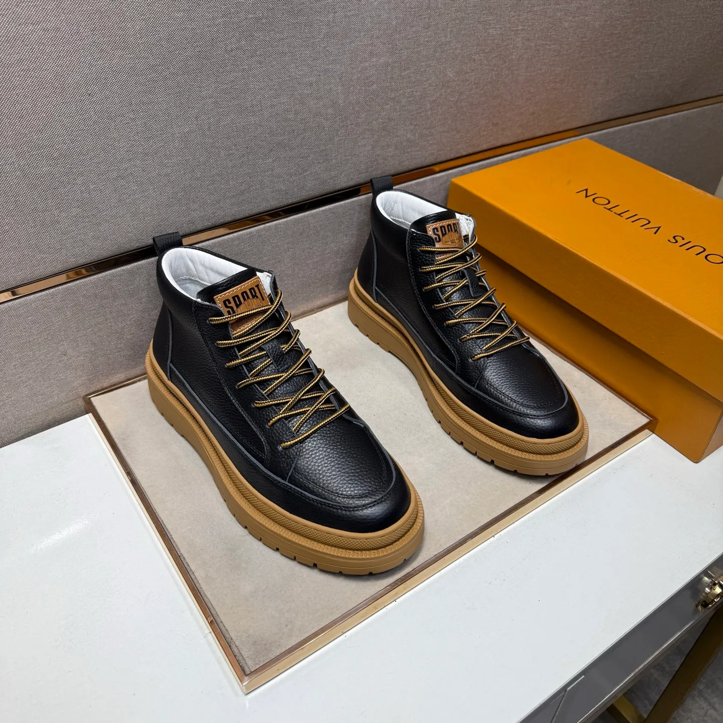 Men's men's shoes 💰pp460 [LV～] Men's casual high-top shoes 2025z cabinet sales simultaneously 🔶Size: 38-44#️⃣ 🔷3 colors🔜The upper is made of multi-material splicing ➕Genuine leather lining, comfortable and breathable, sole: original comfortable and wear-resistant outsole, ⚠️real thing📱photographed🎬real thing is better📢📢📢